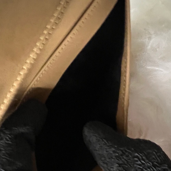 Gucci Leather Wallet with Vintage Clasp - Picture 7 of 15